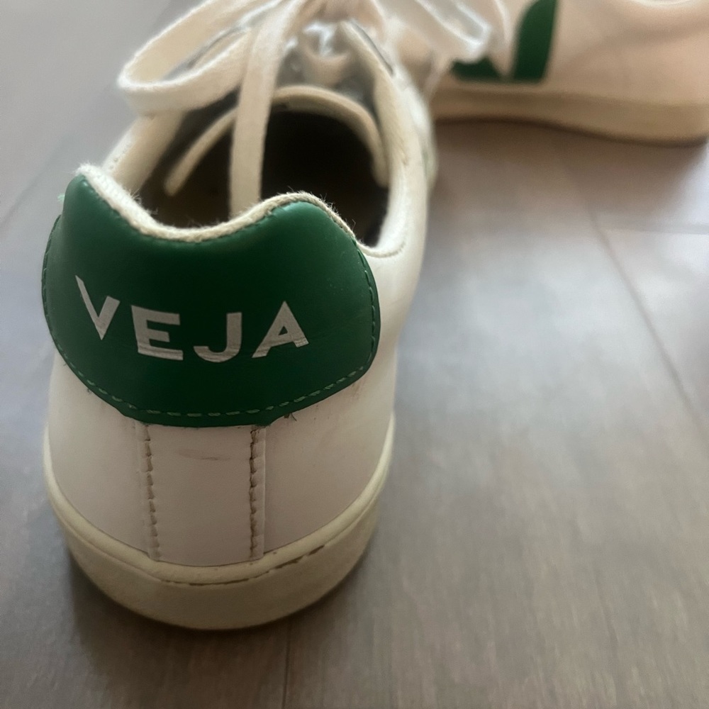 Size 8 US euro 39 Veja sneakers with green detail